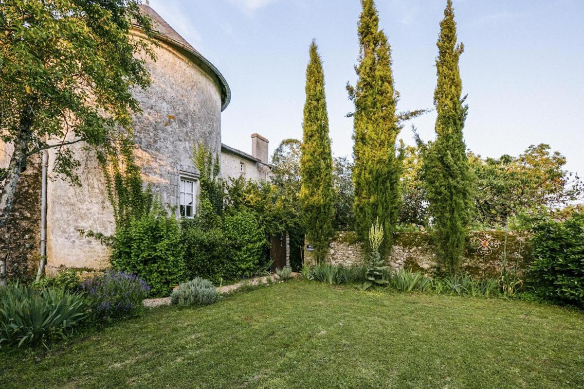 14Th Century Priory In Pressigny Bed & Breakfast Pressigny  Exterior photo