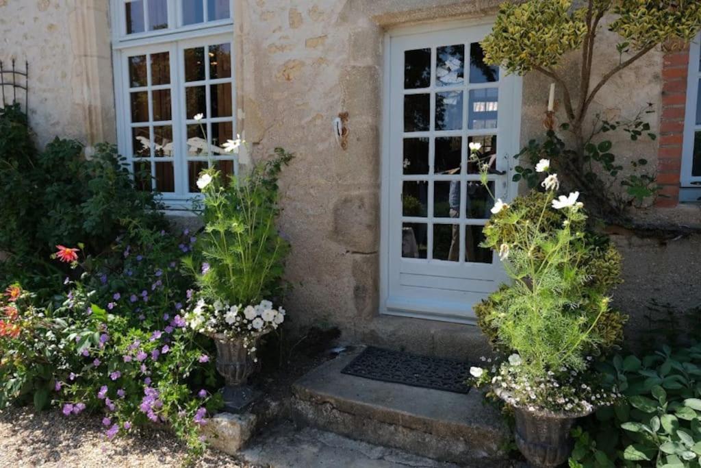 14Th Century Priory In Pressigny Bed & Breakfast Pressigny  Exterior photo
