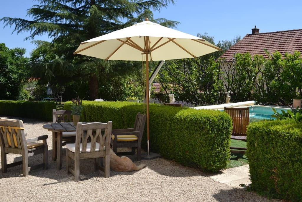 14Th Century Priory In Pressigny Bed & Breakfast Pressigny  Exterior photo