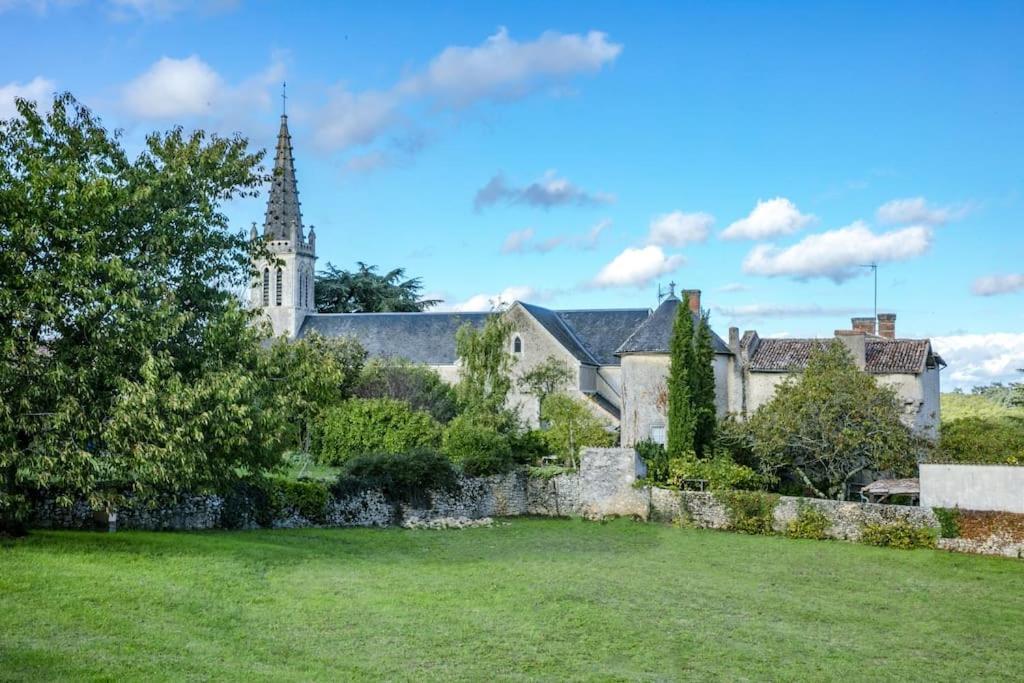 14Th Century Priory In Pressigny Bed & Breakfast Pressigny  Exterior photo