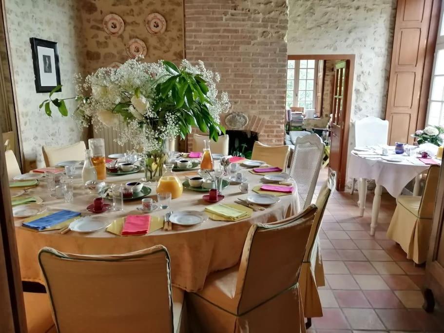 14Th Century Priory In Pressigny Bed & Breakfast Pressigny  Exterior photo