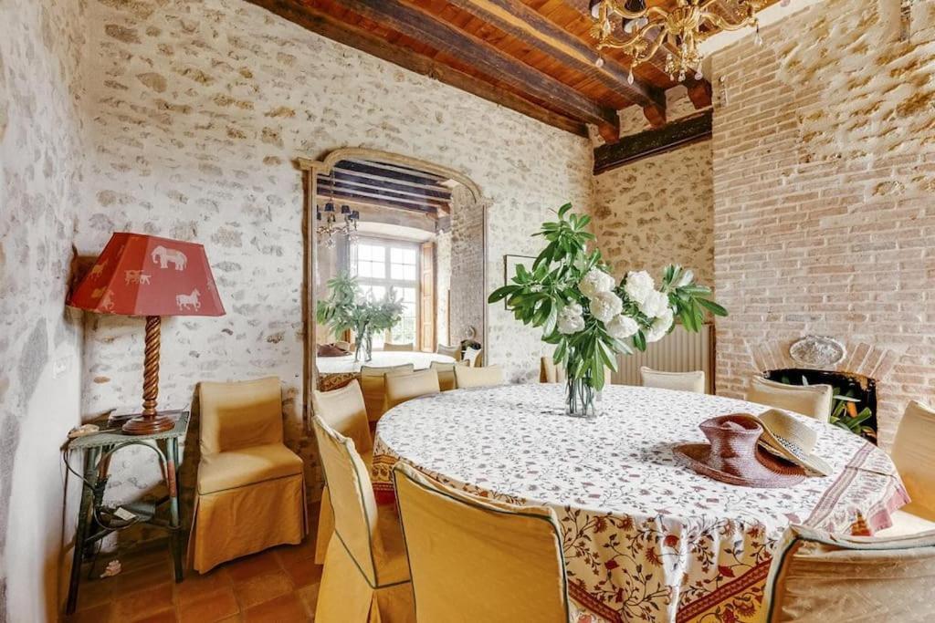 14Th Century Priory In Pressigny Bed & Breakfast Pressigny  Exterior photo