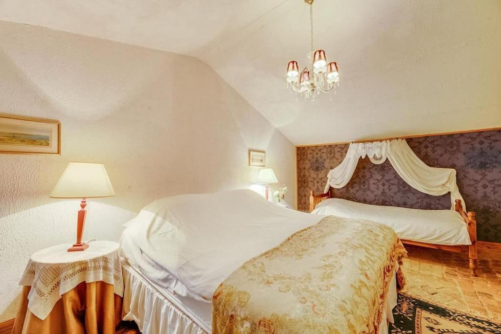 14Th Century Priory In Pressigny Bed & Breakfast Pressigny  Exterior photo