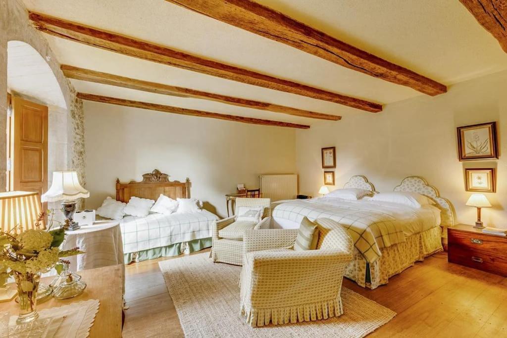 14Th Century Priory In Pressigny Bed & Breakfast Pressigny  Exterior photo